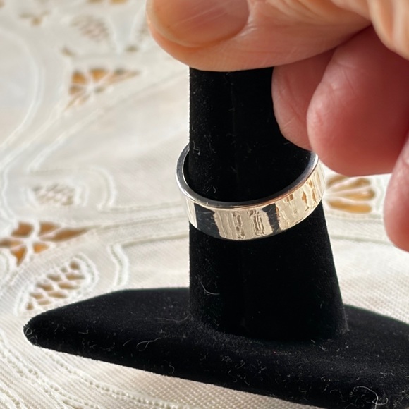 925 High polish oval dome statement ring - Picture 3 of 7